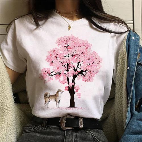 T-Shirt Kawaii Chien Mignon flânant sous le Cerisier